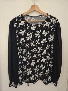 Suzy Shier XL Black and White Floral Sheer Ling Sleeve Cuff Sleeves Blouse Top